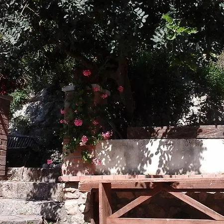 La Ginestra Bed and Breakfast 3*