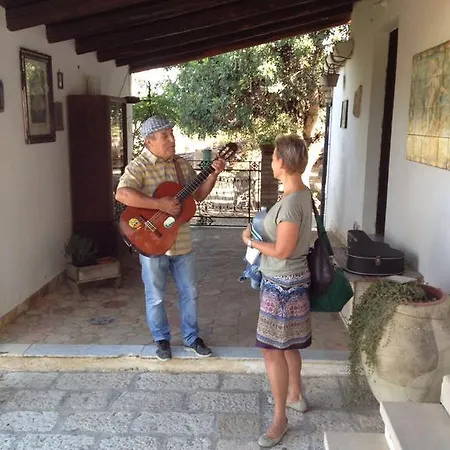 La Ginestra 3* شاكا